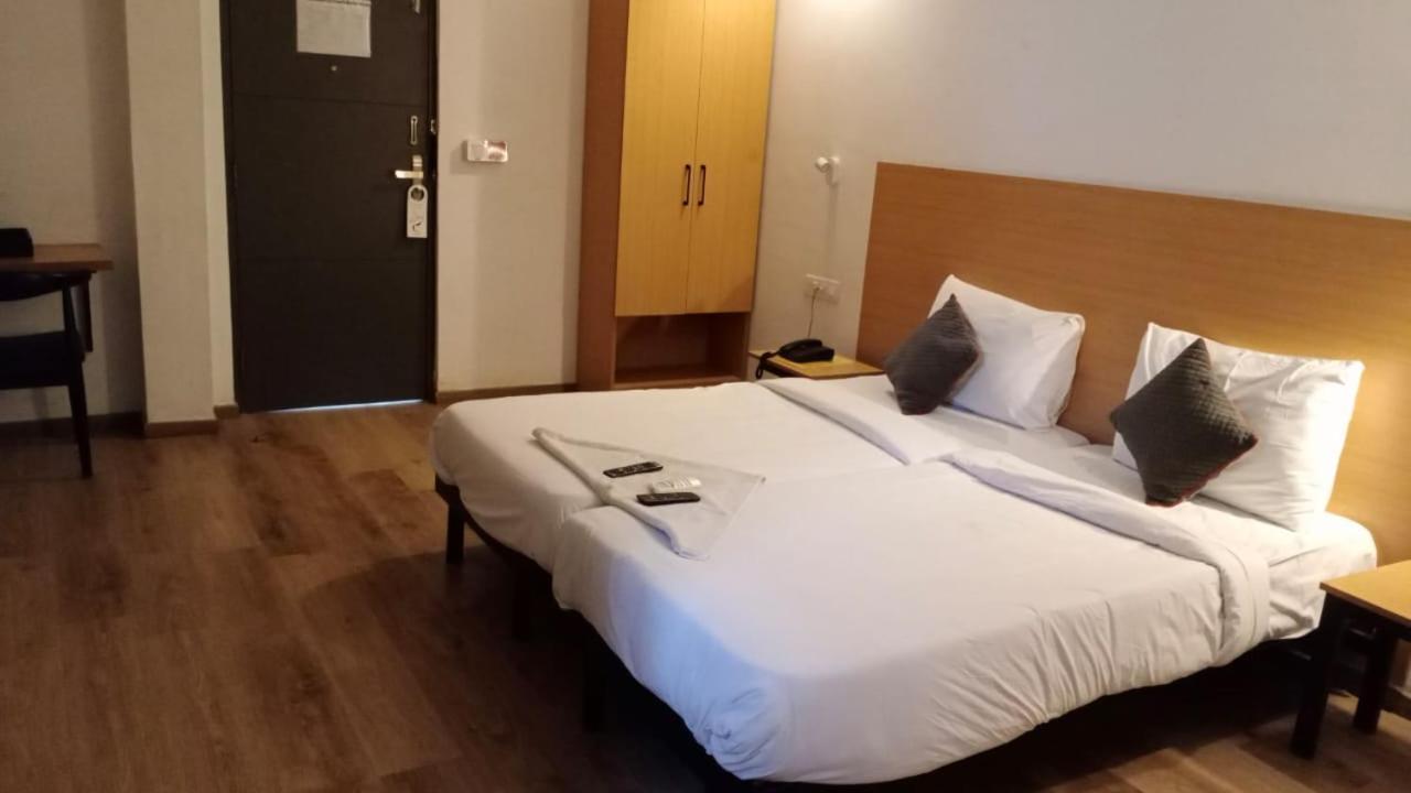Hotel Amrita Madras Buitenkant foto