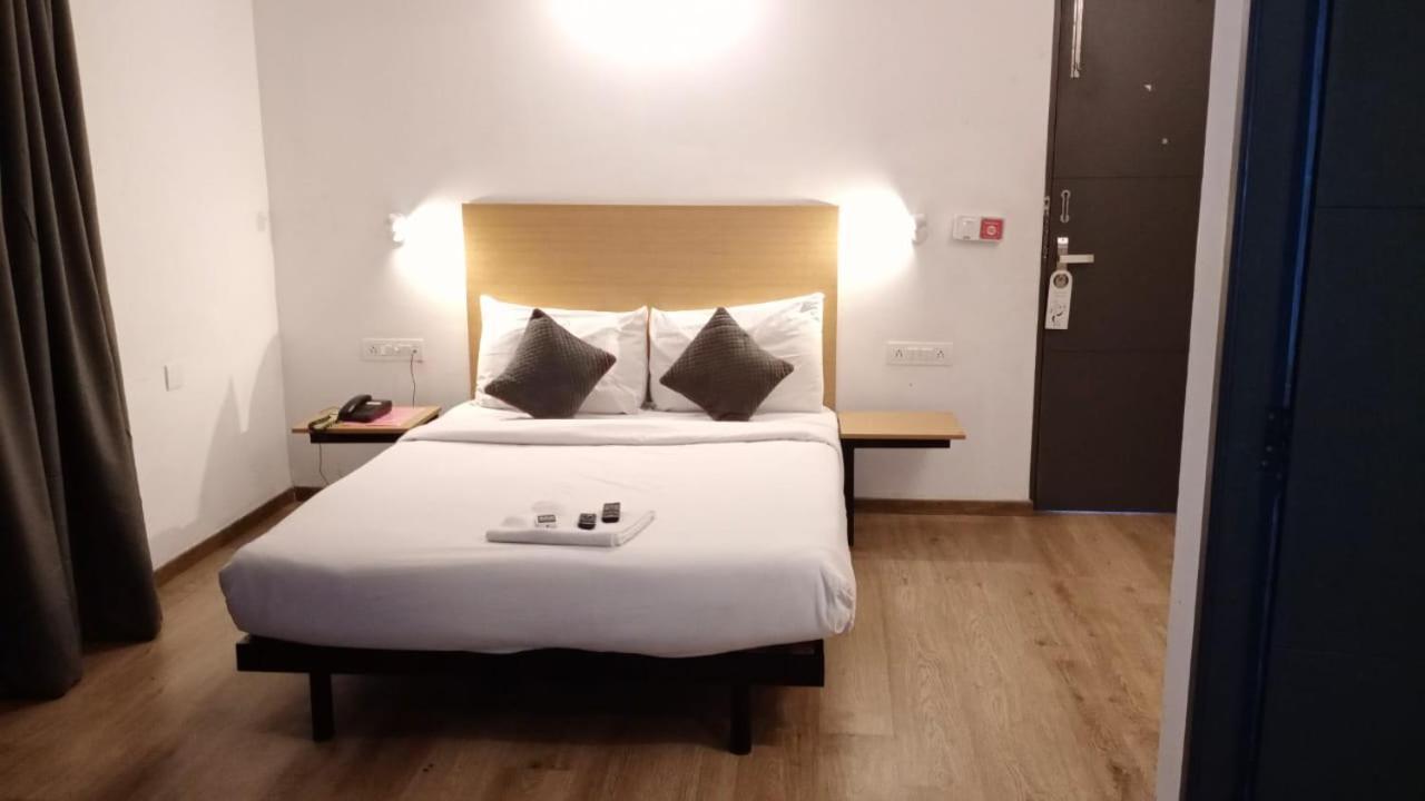 Hotel Amrita Madras Buitenkant foto